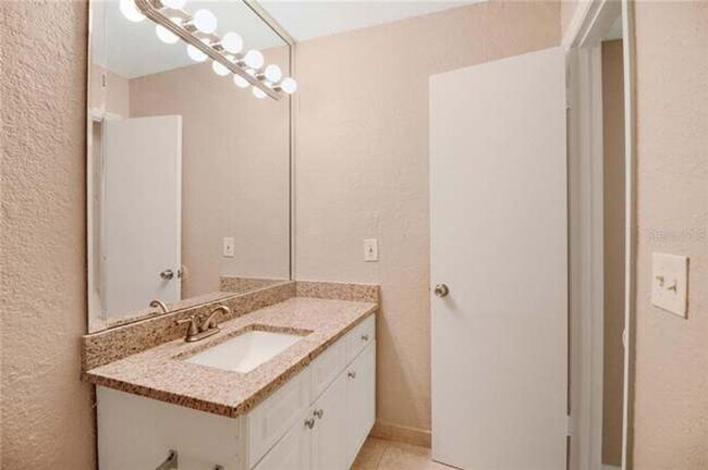 Building Photo - 484 Banyon Tree Cir