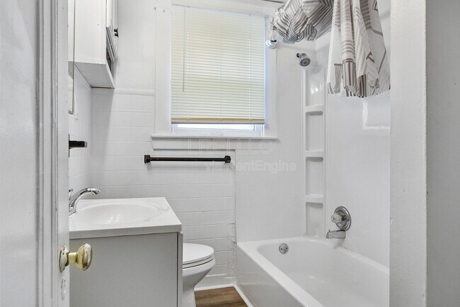 Building Photo - 650 S 43rd St