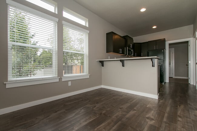 Building Photo - 2bdrm/1bthrm Tiny House  ~ Landscaping Included!