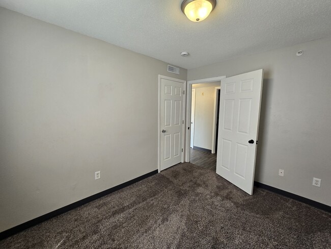 Building Photo - 60 Miller Ave SW