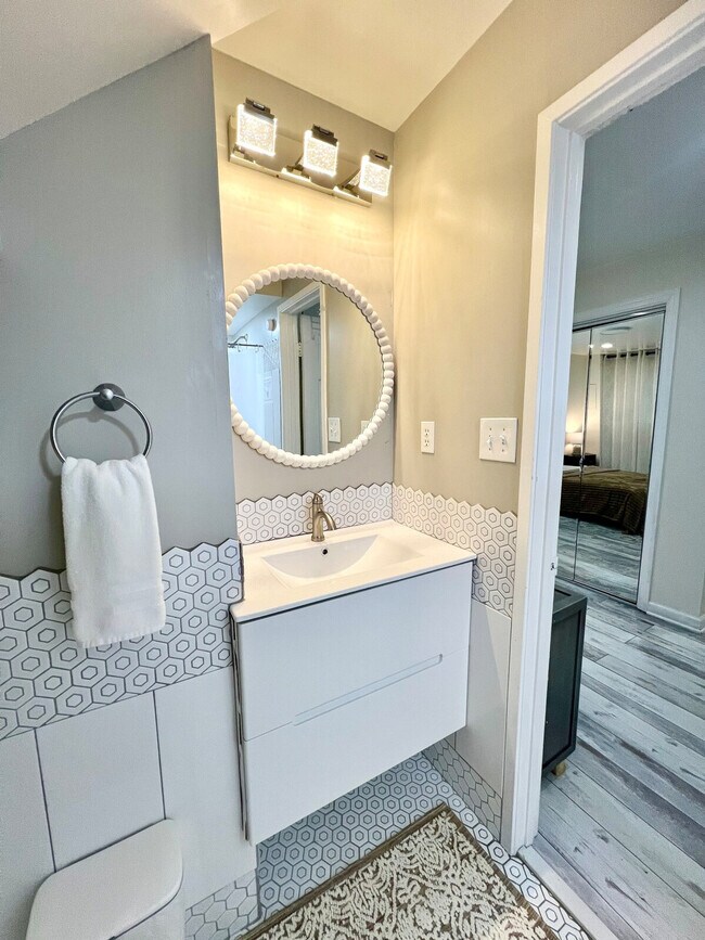 Building Photo - 11850 Sunrise Valley Dr