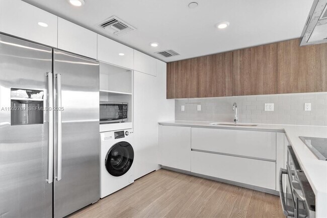 Building Photo - 1025 92nd St