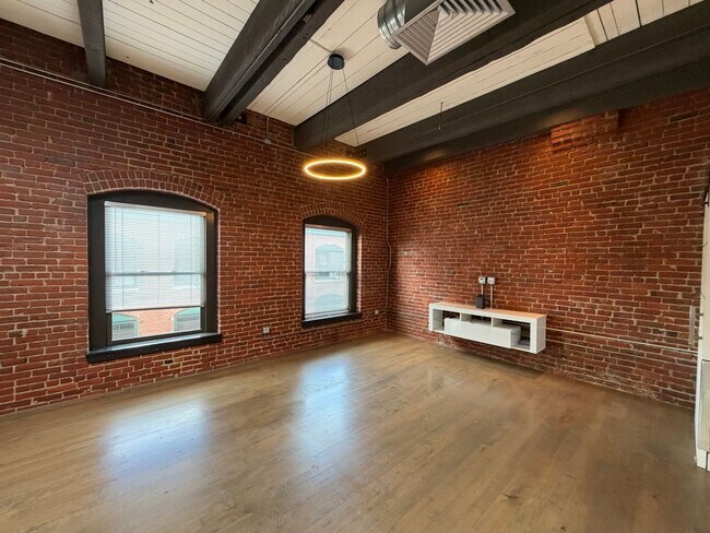 Building Photo - 21 Wormwood St