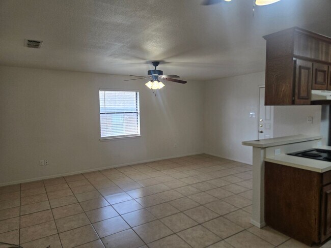 Building Photo - Affordable & Charming 2/1 Move in NOW!!!