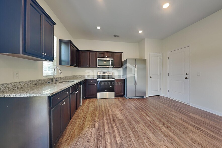 Building Photo - 125 Orion Way