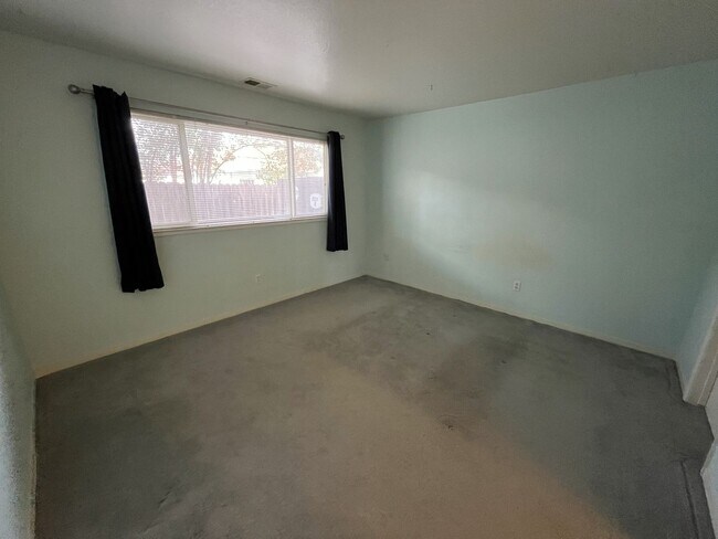 Building Photo - 1523 Hood Rd