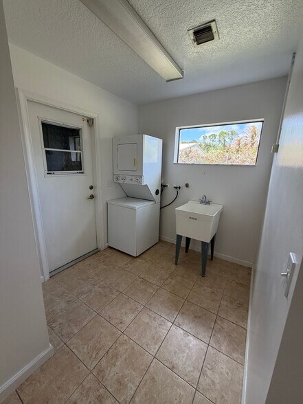 Building Photo - 12631 Orange Grove Blvd