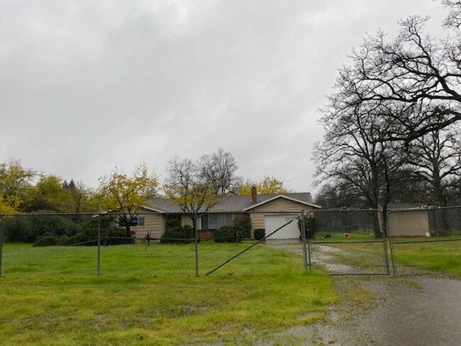 Building Photo - Nice Ranch Style House on 1 acre!!