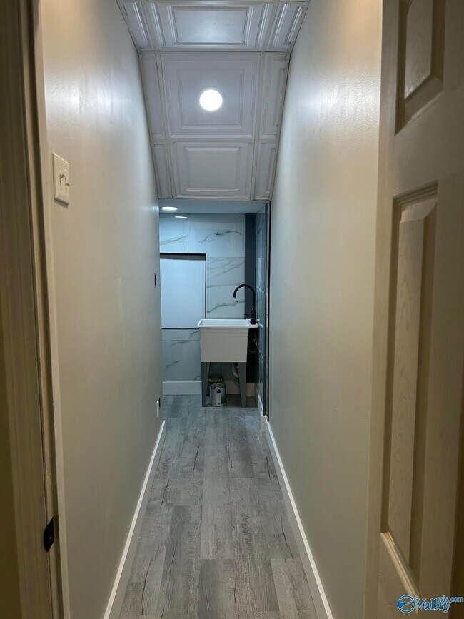 Building Photo - 2012 Fairway Hills Dr