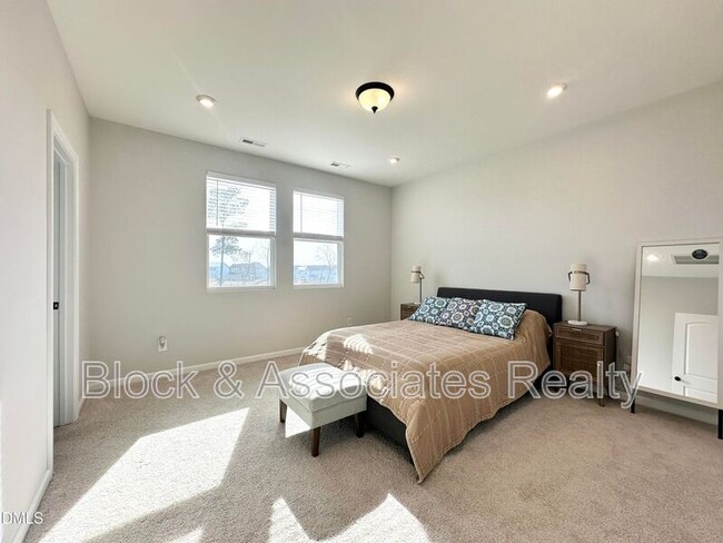 Building Photo - 99 Daybreak Way