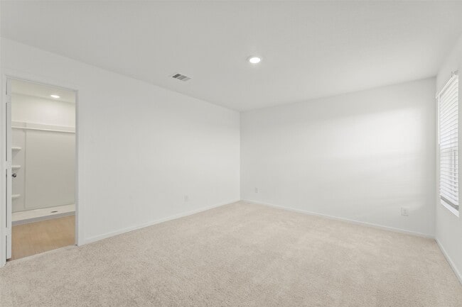 Building Photo - 16854 Great Highlands Dr