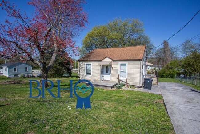 Building Photo - 3213 Shields Ave