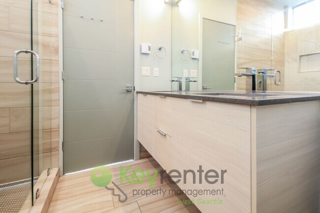 Building Photo - Modern 3 Bedroom with Rooftop Deck and In Unit Laundry
