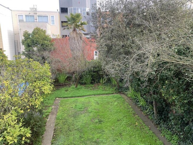 Building Photo - 464 8th Ave