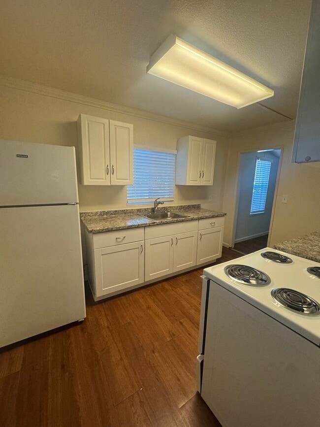 Building Photo - 1 BED/1 BATH IN REDDING