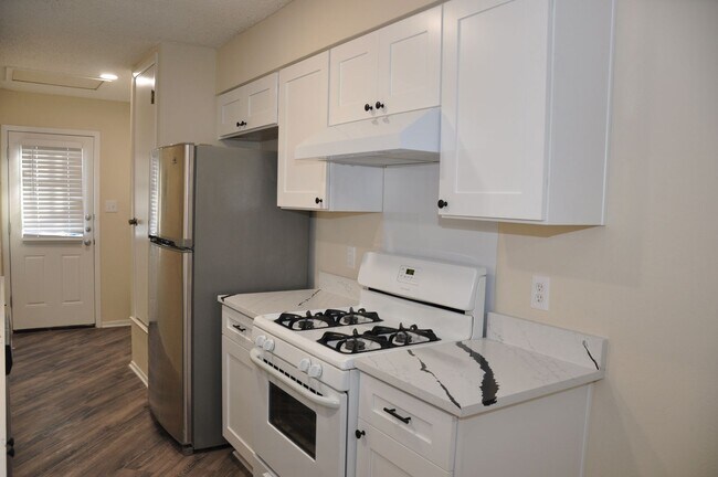 Building Photo - 3 Bedroom 2 Bath Duplex in Heart of Leander