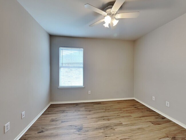 Building Photo - FANTASTIC HOME IN FORNEY!