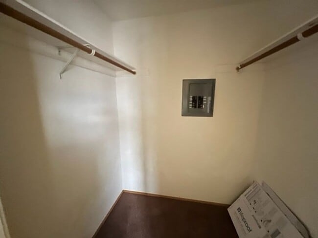 Building Photo - 454 Riverfront Dr