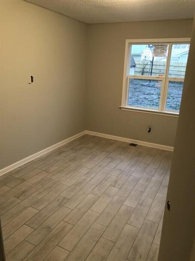 Building Photo - 3110 Normandy Dr