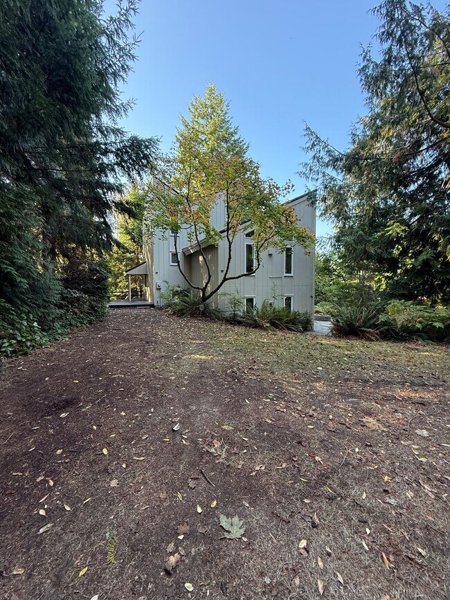 Building Photo - Cozy Huge 1 Bed with Loft and 2.5 Bath - H...