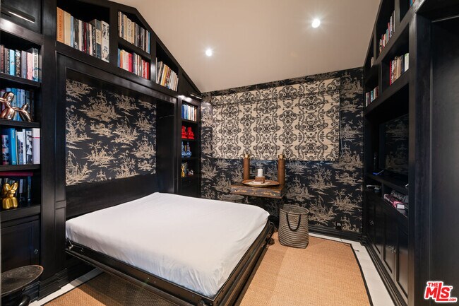 Building Photo - 23618 Malibu Colony Rd