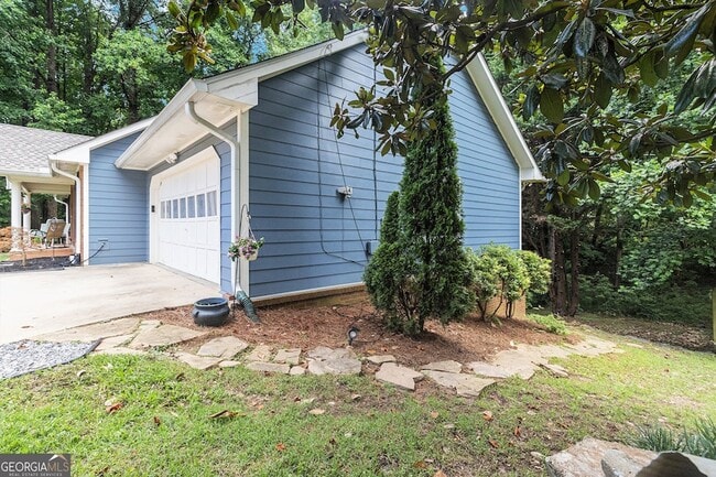 Building Photo - 1402 McLendon Dr