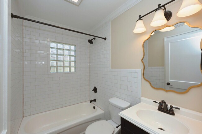 Building Photo - Sweet Cottage Charm with Updated Kitchen, Fenced Yard & Washer/Dryer Included