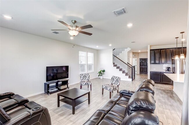 Building Photo - 332 Zuma Dr