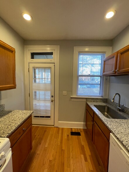 Building Photo - 80 W Greenwood Ave