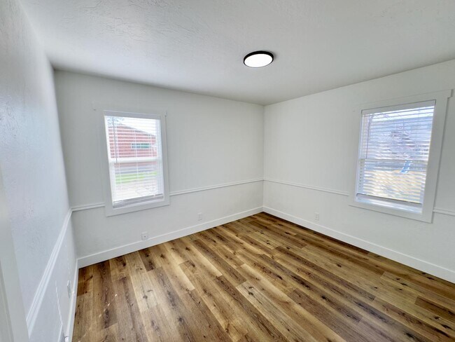 Building Photo - 1657 N 400 W