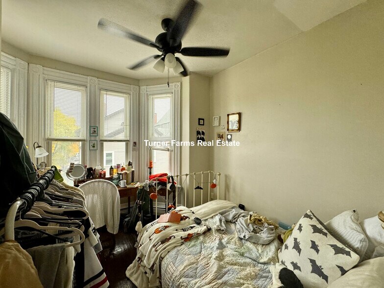 Building Photo - 719 Parker St