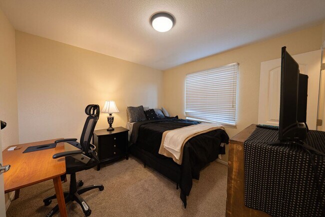 Building Photo - Short Term FULLY FURNISHED 3 bed home in Lorson Ranch!!!!