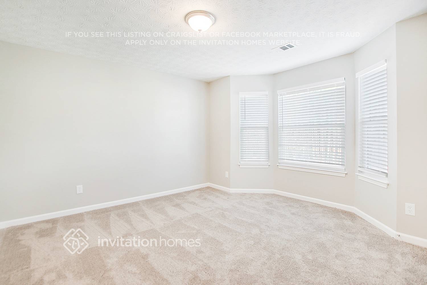 Building Photo - 4558 Carriage Park Dr