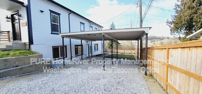 Building Photo - 3216 E Roosevelt Ave