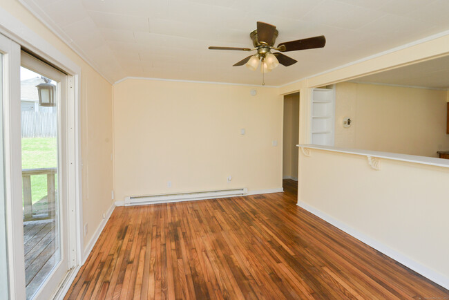 Building Photo - 130 Circle Dr