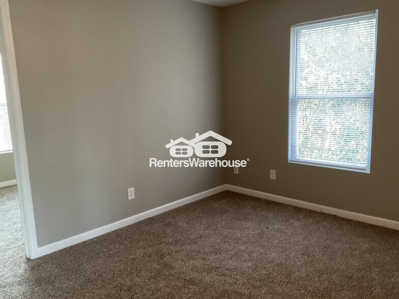 Building Photo - 3107 Meadow Knoll Dr