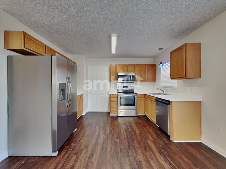 Building Photo - 10126 Illoria Dr