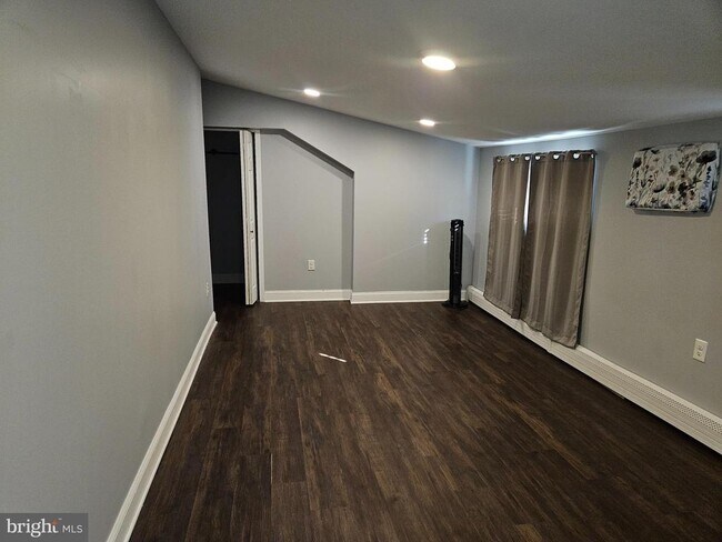 Building Photo - 414 Delaware Ave