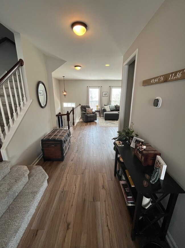 Building Photo - 612 Ellison Dr