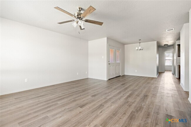 Building Photo - 103 Lost Trl