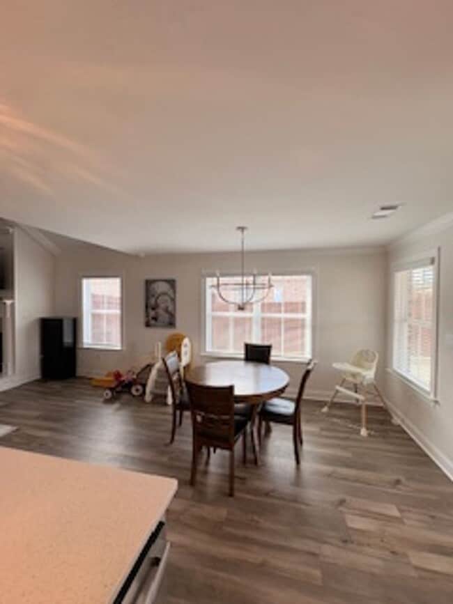 Building Photo - Available May!