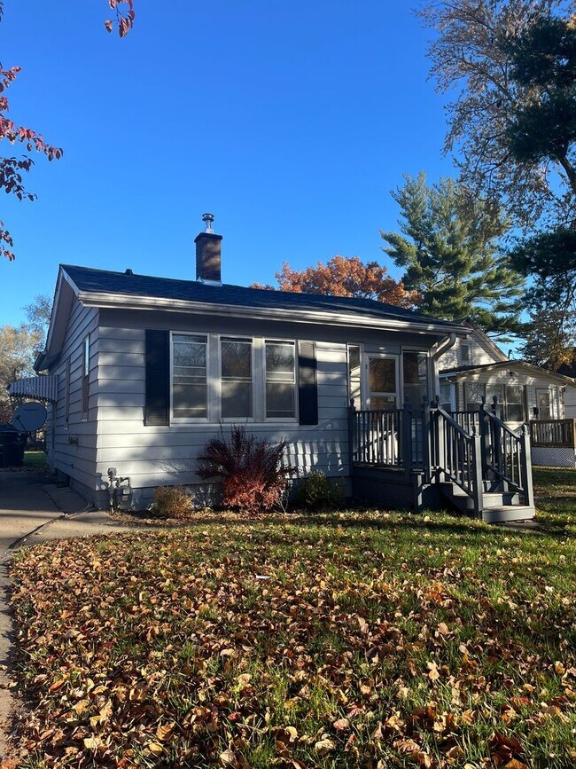 2 bed 1 bath single family home 537 21st St Rock Island IL 61201