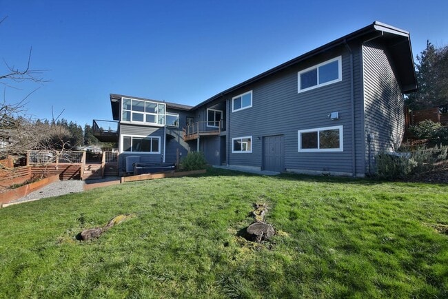 Building Photo - One Of A Kind Freeland Home with Two Seper...