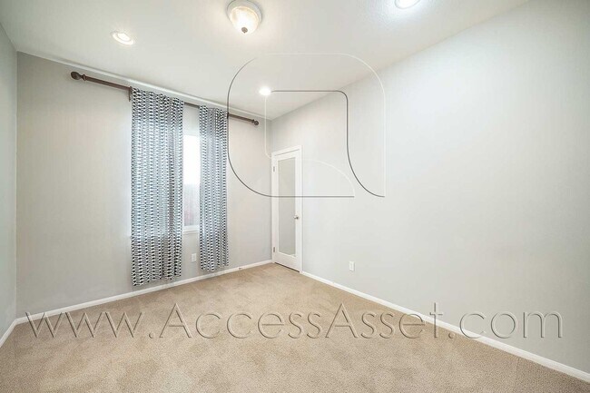 Building Photo - Spacious 5-Bedroom Oasis at Dry Creek in Heritage Lake