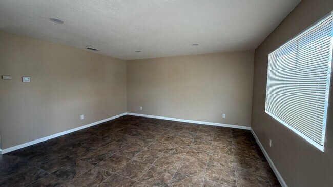 Building Photo - Two Bedroom One Bathroom Apartment in San Bernardino!
