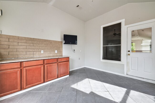 Building Photo - 5623 Brookhollow Oaks Trail