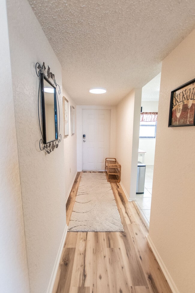 Building Photo - 1000 Cove Cay Dr