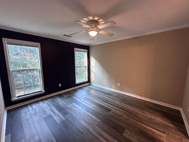 Building Photo - 2009 Dundee Way