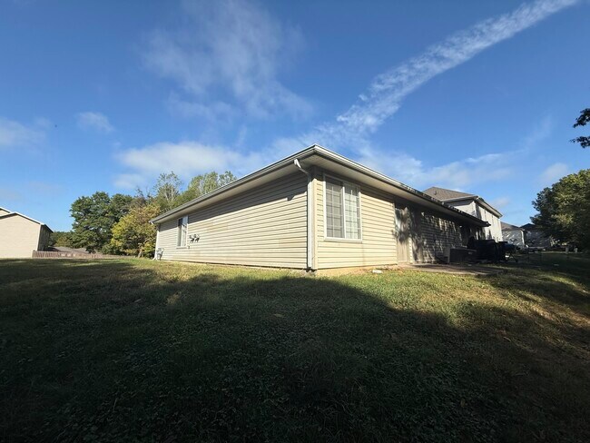 Building Photo - 1820 N Orie Dr
