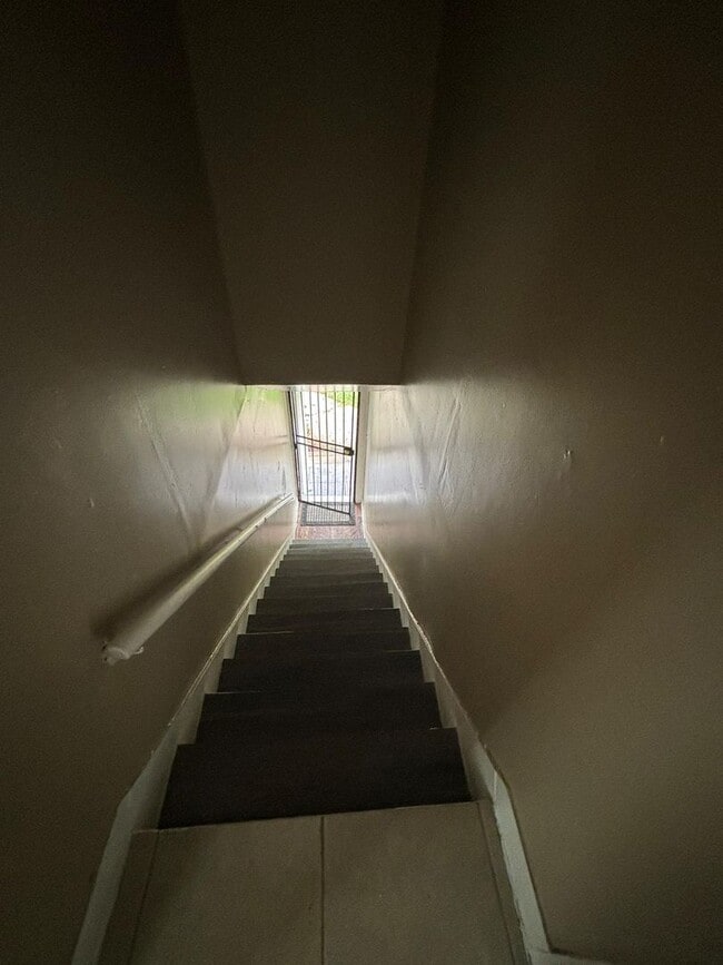 Building Photo - We accept section 8